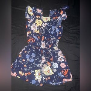 🆕🆕🆕🆕WOMENS SHORTS FLOWER ROMPER SIZE XS (c)